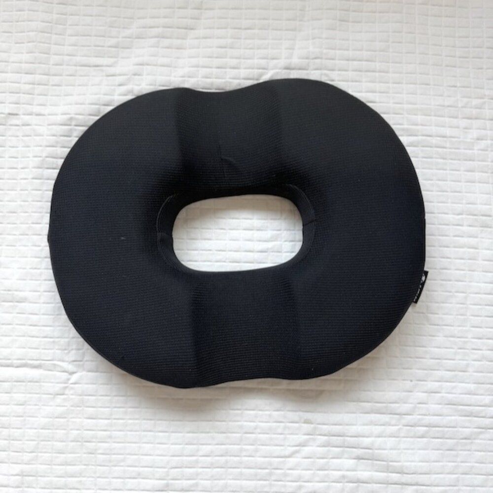 5 STARS UNITED Donut Chair Cushion NWOT